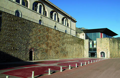 Photo du parvis du Musée anthropologique de la corse à Corte